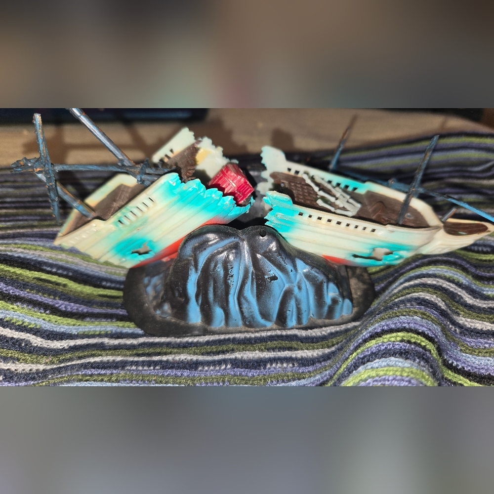 Vintage Fish Tank Shipwreck